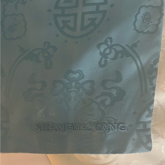 NWOT Shanghai Tang Reversible Silk Wrap Blue ~ Ivory Beautiful - Picture 4 of 10